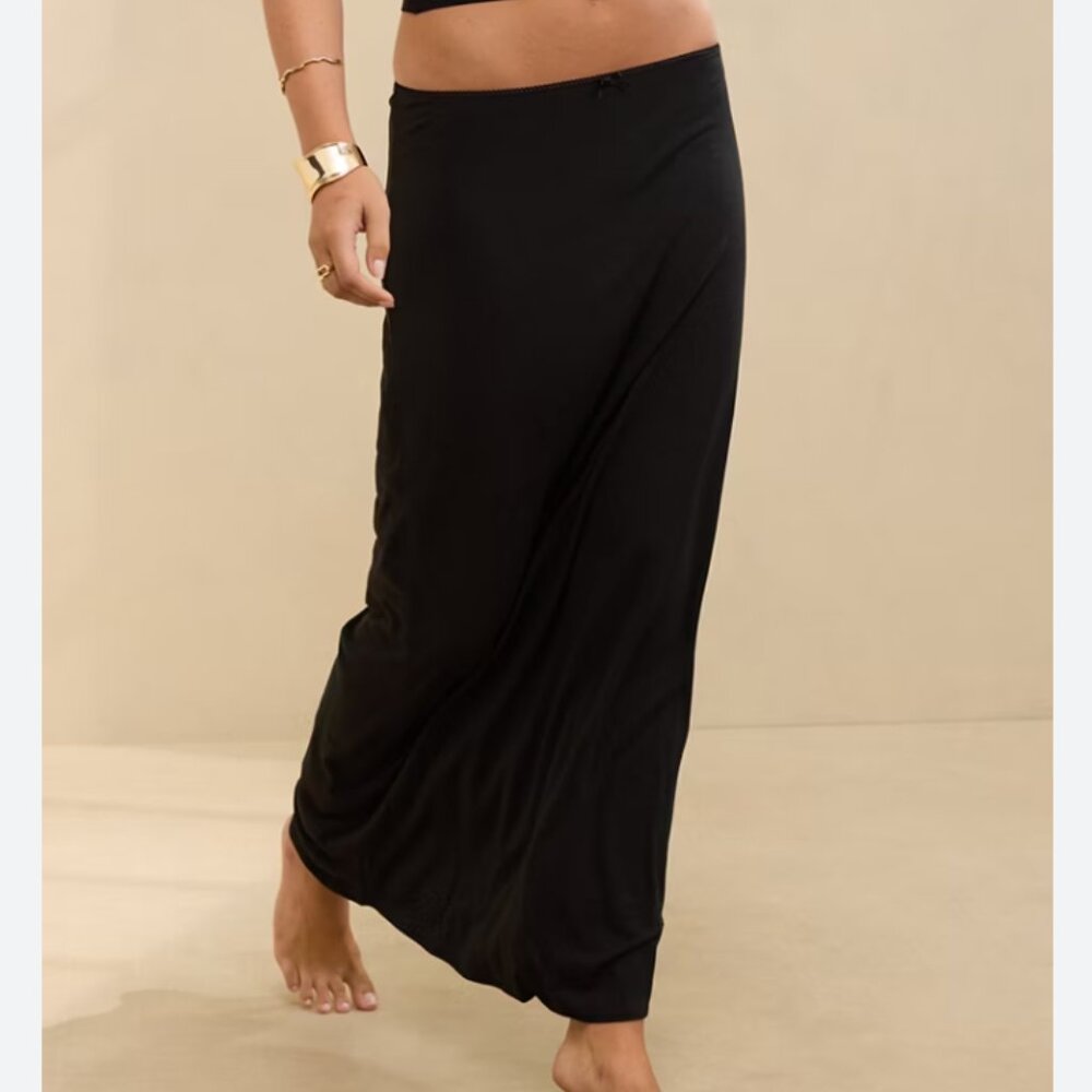 Women's American Eagle Black Maxi Skirt